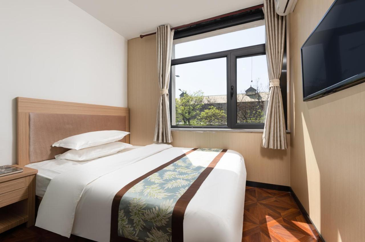 East Sacred Hotel ᴸᴱo---Foreign Accept---Tourism Service English-Speaking 丨 Near Tiananmen Forbidden City丨very Close To Metro Zhangzizhong And Beixinqiao 丨european Foot Ball English丨free Advance Tickets And Laundry Drying Service Coffee Snacks Pekin Zewnętrze zdjęcie
