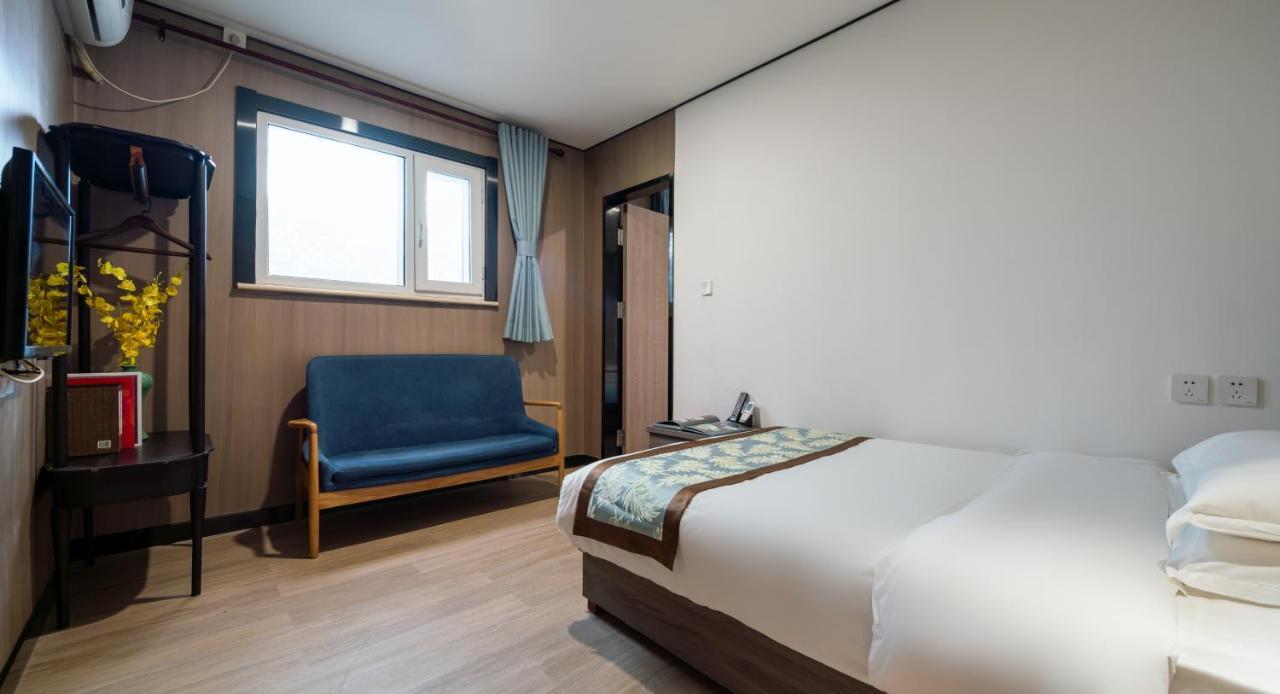 East Sacred Hotel ᴸᴱo---Foreign Accept---Tourism Service English-Speaking 丨 Near Tiananmen Forbidden City丨very Close To Metro Zhangzizhong And Beixinqiao 丨european Foot Ball English丨free Advance Tickets And Laundry Drying Service Coffee Snacks Pekin Zewnętrze zdjęcie