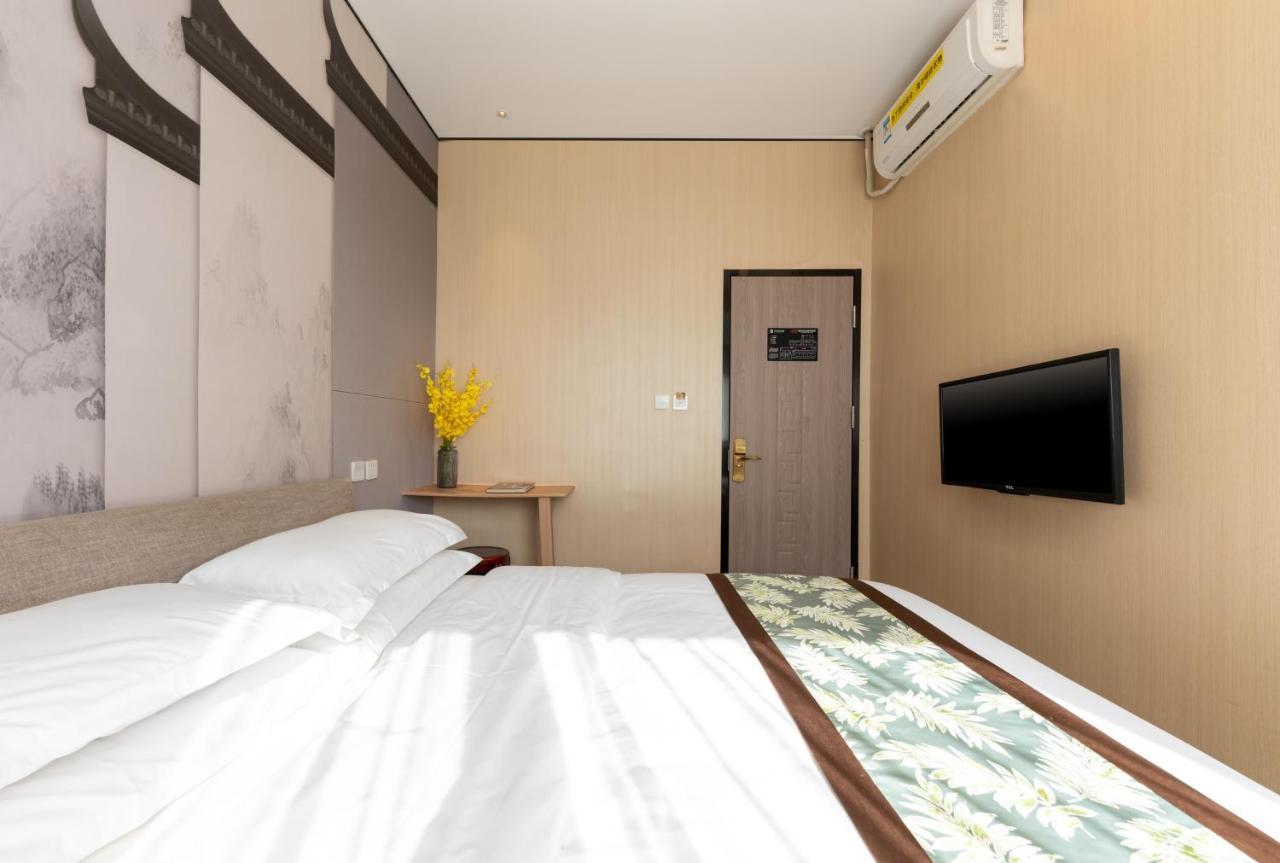 East Sacred Hotel ᴸᴱo---Foreign Accept---Tourism Service English-Speaking 丨 Near Tiananmen Forbidden City丨very Close To Metro Zhangzizhong And Beixinqiao 丨european Foot Ball English丨free Advance Tickets And Laundry Drying Service Coffee Snacks Pekin Zewnętrze zdjęcie