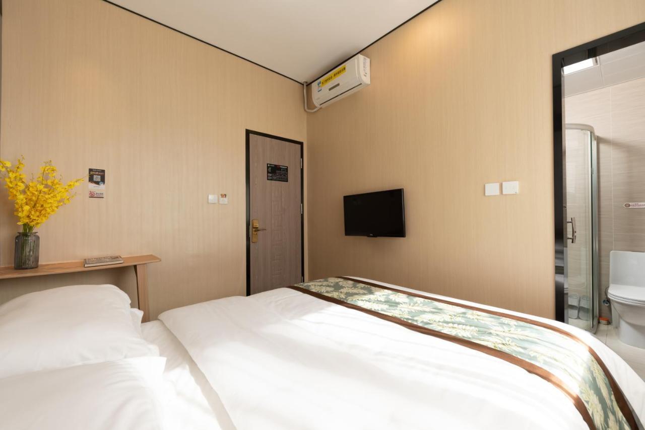 East Sacred Hotel ᴸᴱo---Foreign Accept---Tourism Service English-Speaking 丨 Near Tiananmen Forbidden City丨very Close To Metro Zhangzizhong And Beixinqiao 丨european Foot Ball English丨free Advance Tickets And Laundry Drying Service Coffee Snacks Pekin Zewnętrze zdjęcie