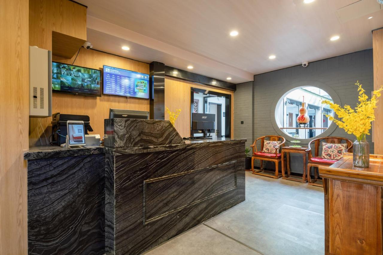 East Sacred Hotel ᴸᴱo---Foreign Accept---Tourism Service English-Speaking 丨 Near Tiananmen Forbidden City丨very Close To Metro Zhangzizhong And Beixinqiao 丨european Foot Ball English丨free Advance Tickets And Laundry Drying Service Coffee Snacks Pekin Zewnętrze zdjęcie
