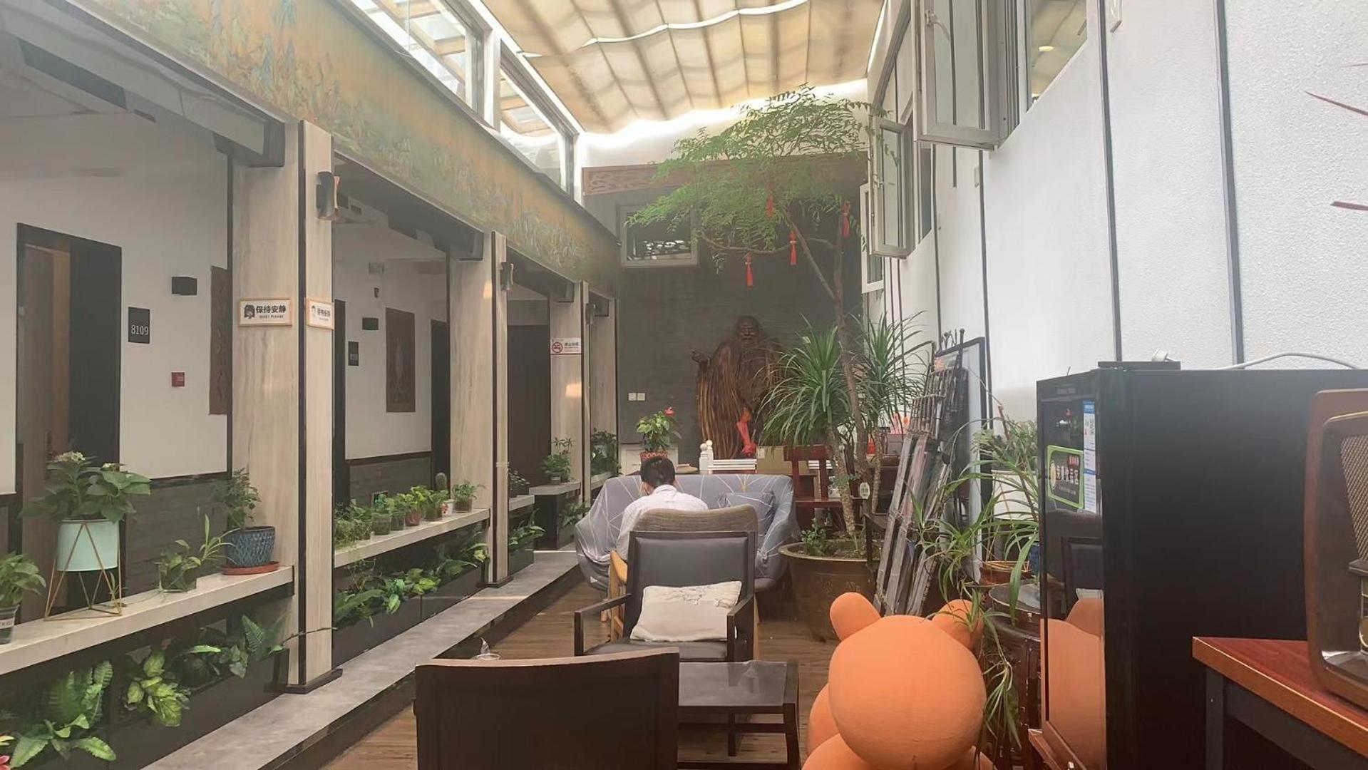 East Sacred Hotel ᴸᴱo---Foreign Accept---Tourism Service English-Speaking 丨 Near Tiananmen Forbidden City丨very Close To Metro Zhangzizhong And Beixinqiao 丨european Foot Ball English丨free Advance Tickets And Laundry Drying Service Coffee Snacks Pekin Zewnętrze zdjęcie