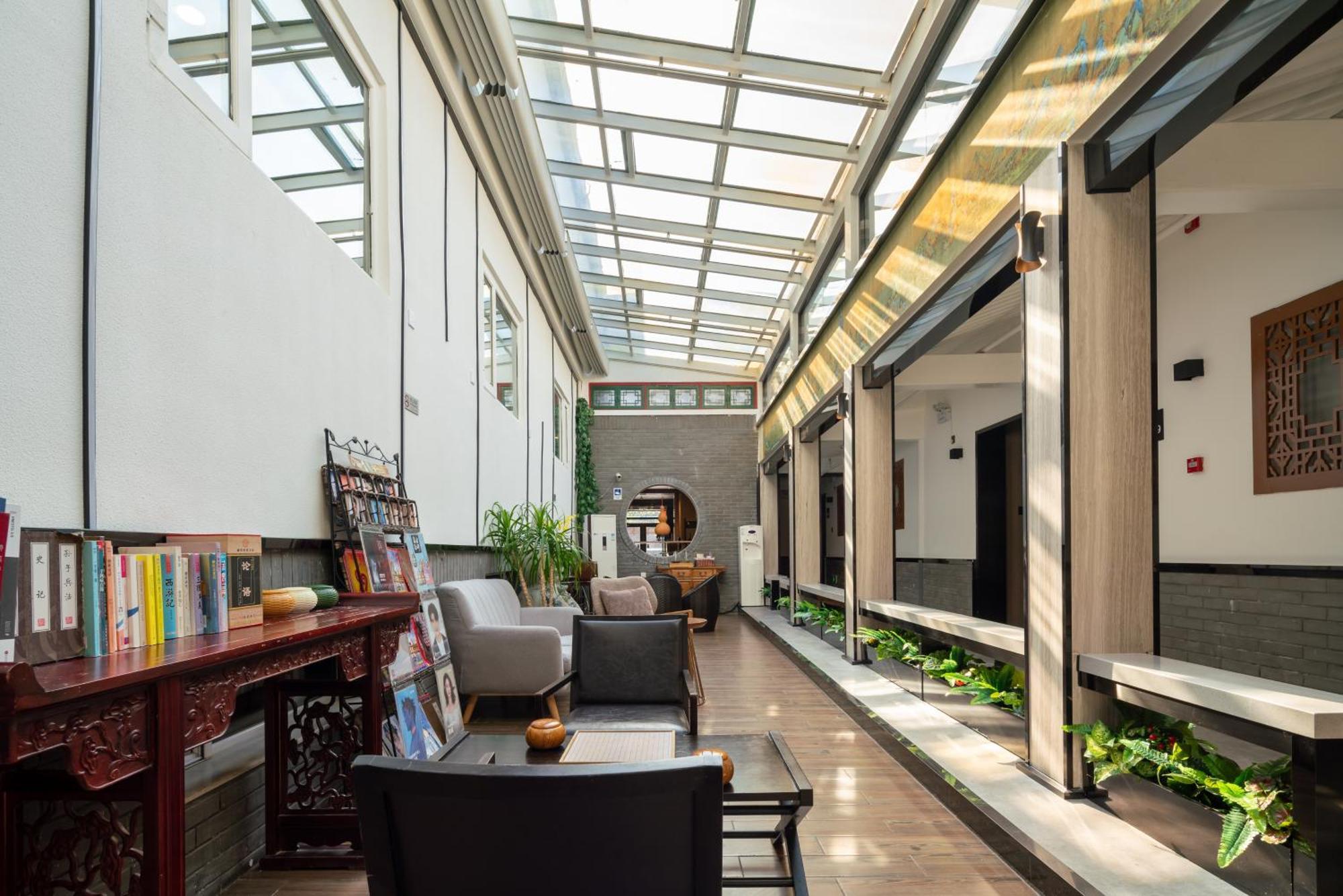 East Sacred Hotel ᴸᴱo---Foreign Accept---Tourism Service English-Speaking 丨 Near Tiananmen Forbidden City丨very Close To Metro Zhangzizhong And Beixinqiao 丨european Foot Ball English丨free Advance Tickets And Laundry Drying Service Coffee Snacks Pekin Zewnętrze zdjęcie