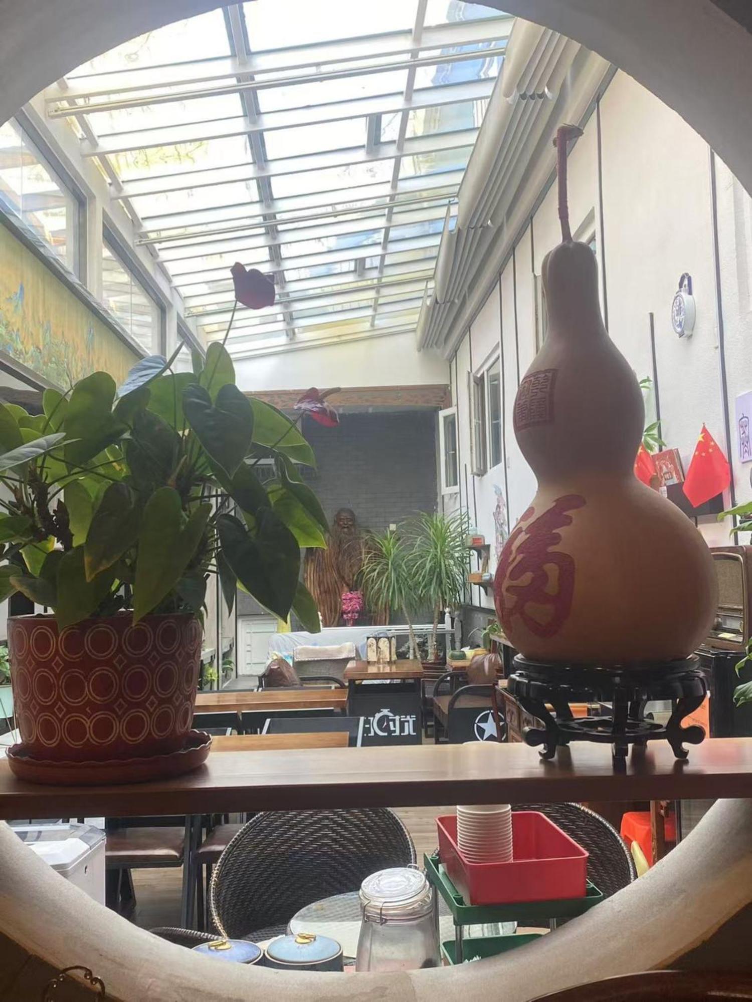 East Sacred Hotel ᴸᴱo---Foreign Accept---Tourism Service English-Speaking 丨 Near Tiananmen Forbidden City丨very Close To Metro Zhangzizhong And Beixinqiao 丨european Foot Ball English丨free Advance Tickets And Laundry Drying Service Coffee Snacks Pekin Zewnętrze zdjęcie